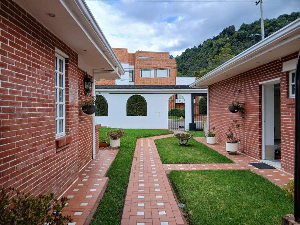 Casa de 4 alcobas en venta en Santa Ana Oriental, Bogotá, 381 m² · foto 3 de 19