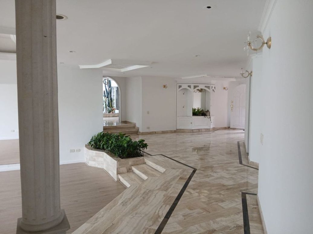 Casa de 4 alcobas en venta en Santa Ana Oriental, Bogotá, 381 m² · foto 7 de 19