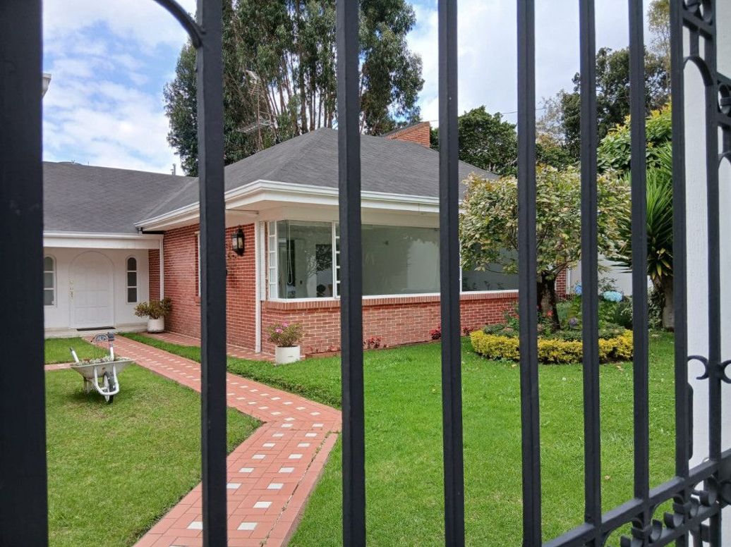 Casa de 4 alcobas en venta en Santa Ana Oriental, Bogotá, 381 m² · foto 2 de 19