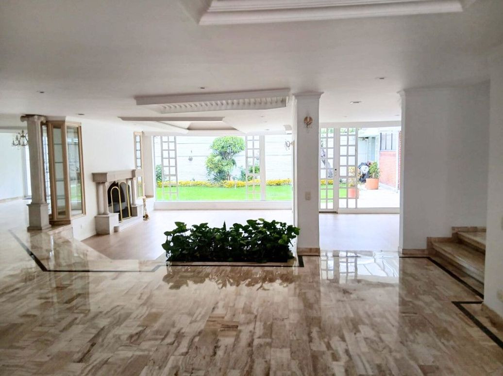 Casa de 4 alcobas en venta en Santa Ana Oriental, Bogotá, 381 m² · foto 4 de 19