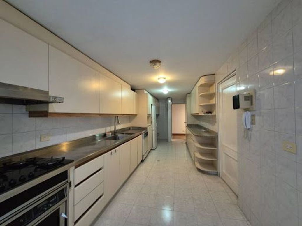 Apartamento de 3 alcobas en venta en Chicó Norte, Bogotá, 186 m² · foto 9 de 17