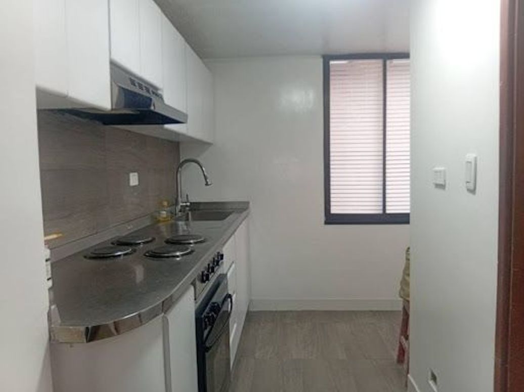 Apartamento de 2 alcobas en venta en Los Rosales, Bogotá, 77 m² · foto 11 de 12