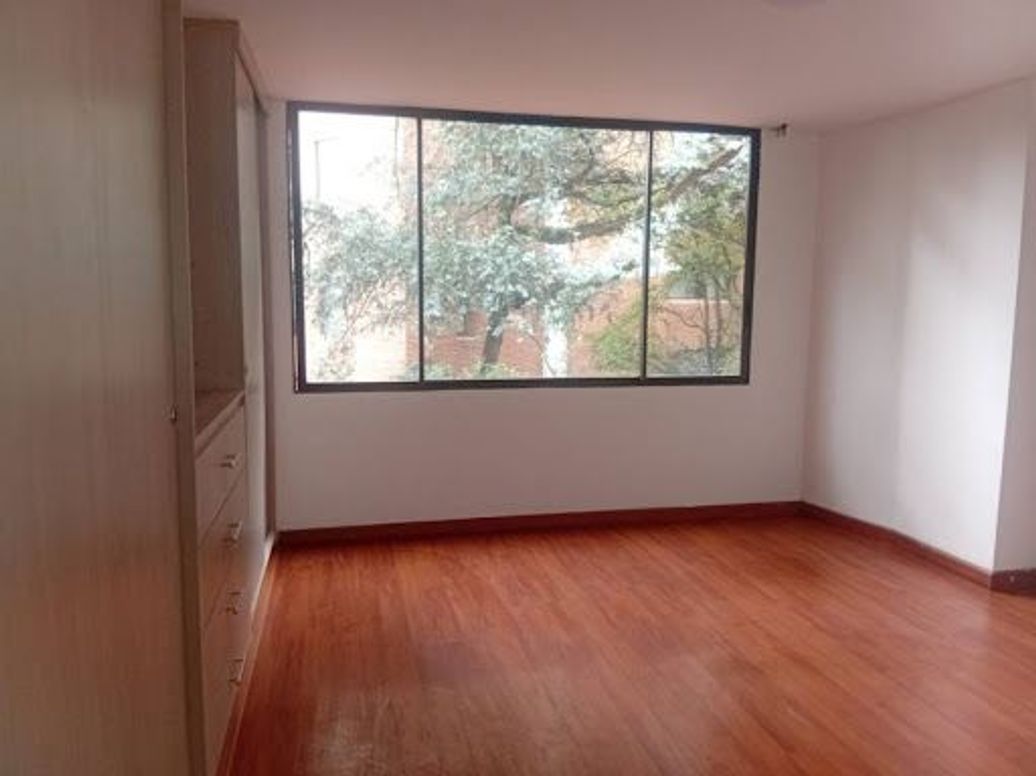 Apartamento de 2 alcobas en venta en Los Rosales, Bogotá, 77 m² · foto 6 de 12