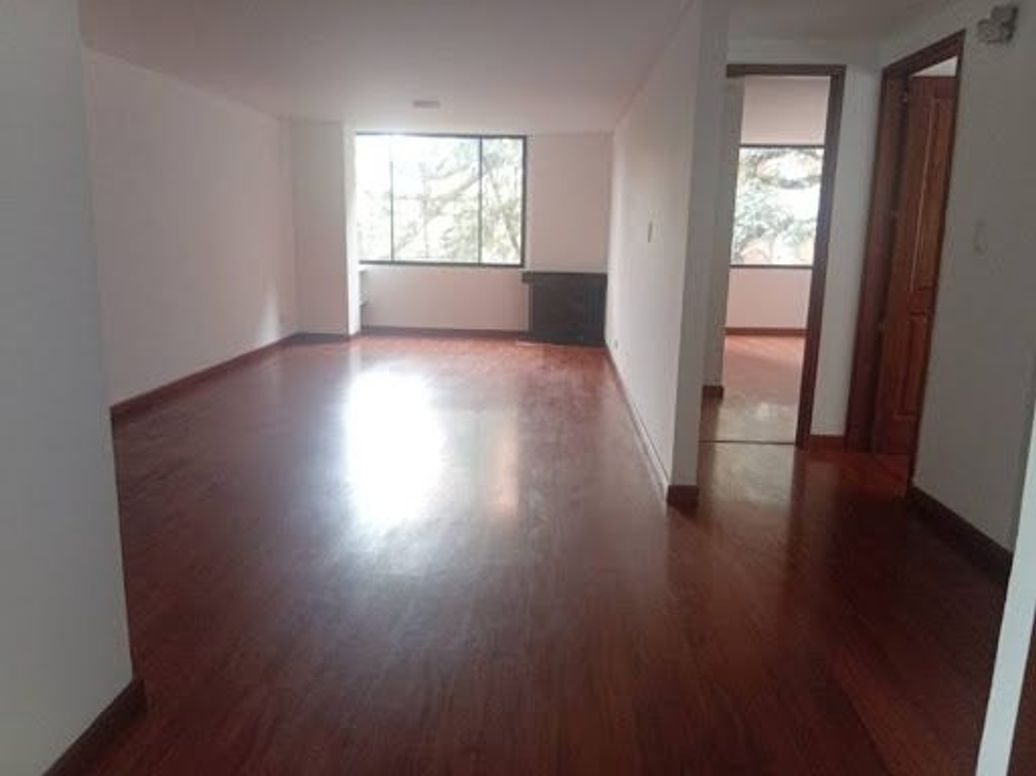Apartamento de 2 alcobas en venta en Los Rosales, Bogotá, 77 m² · foto 2 de 12