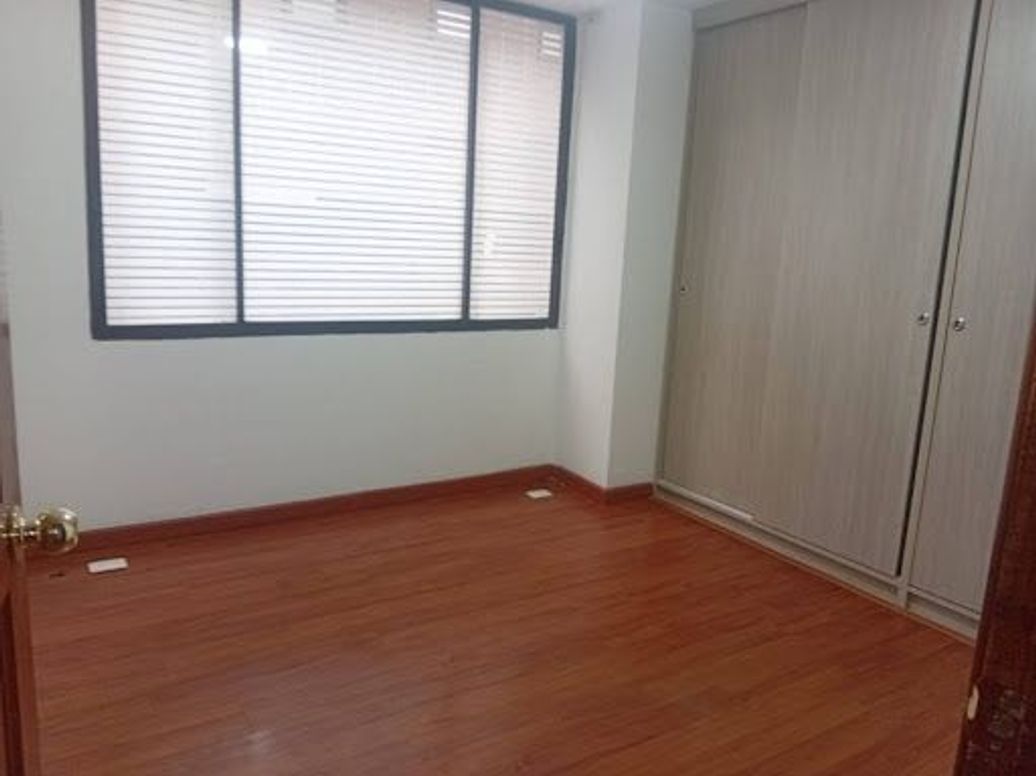 Apartamento de 2 alcobas en venta en Los Rosales, Bogotá, 77 m² · foto 5 de 12