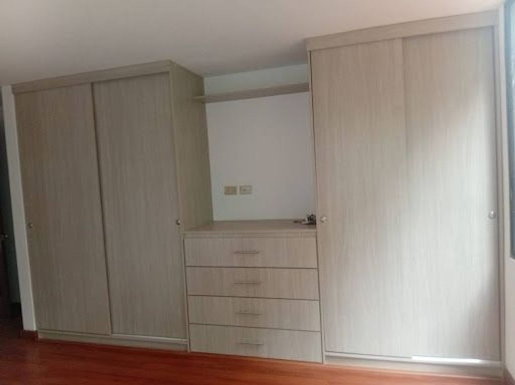 Apartamento de 2 alcobas en venta en Los Rosales, Bogotá, 77 m² · foto 3 de 12