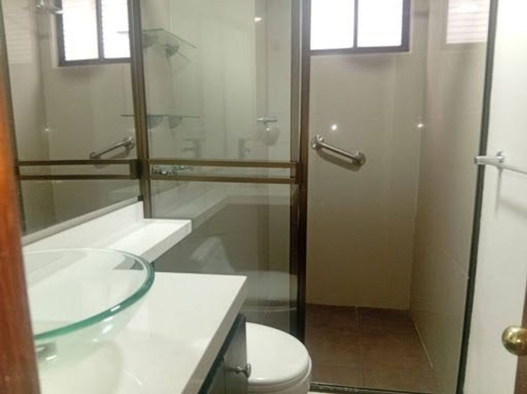 Apartamento de 2 alcobas en venta en Los Rosales, Bogotá, 77 m² · foto 9 de 12