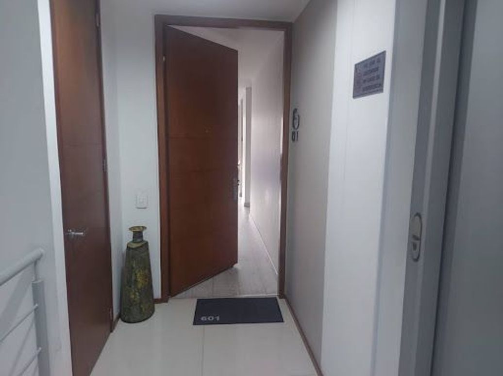 Apartamento de 3 alcobas en venta en Santa Barbara Central, Bogotá, 146 m² · foto 3 de 20