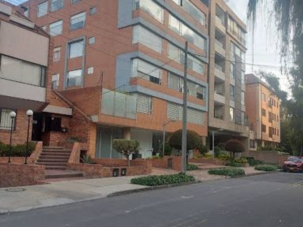 Apartamento de 3 alcobas en venta en Santa Barbara Central, Bogotá, 146 m² · foto 2 de 20