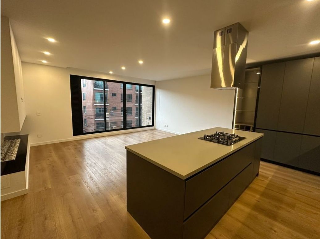 Apartamento de 3 alcobas en venta en Chicó Navarra, Bogotá, 147 m² · foto 2 de 20