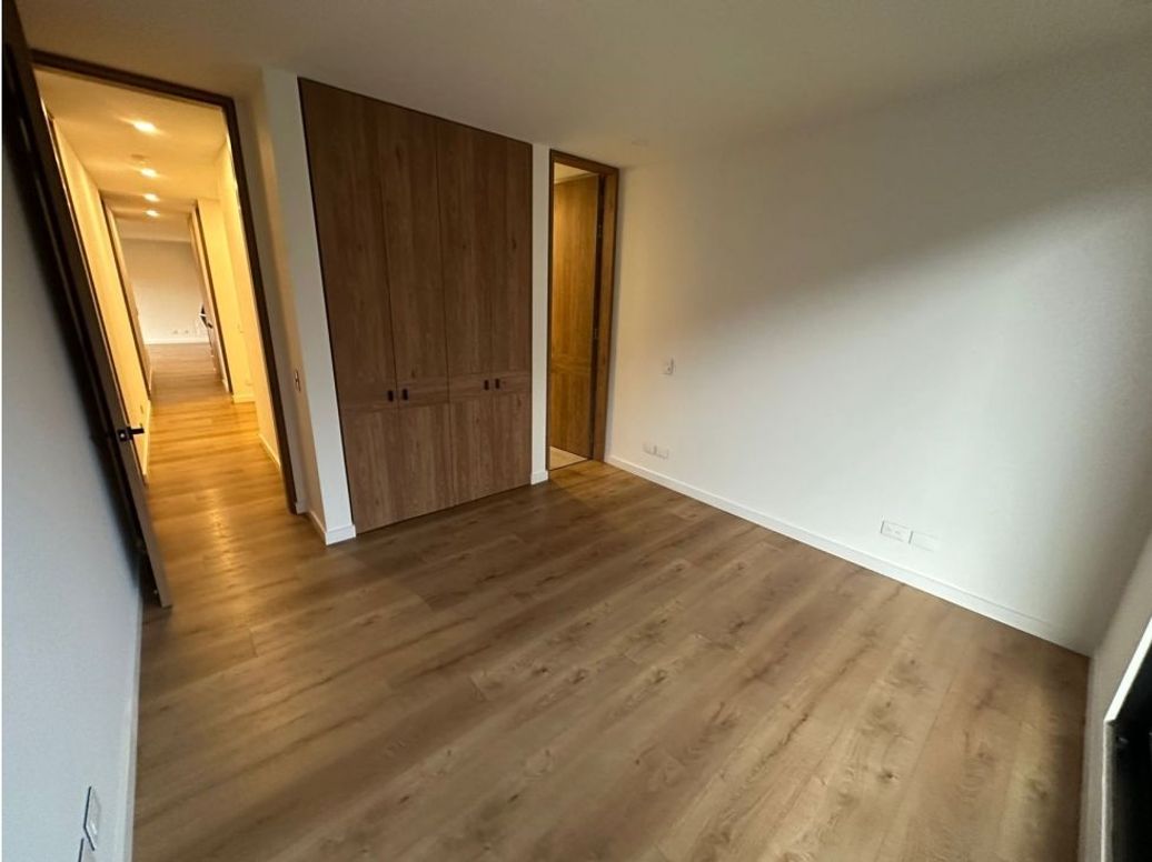Apartamento de 3 alcobas en venta en Chicó Navarra, Bogotá, 147 m² · foto 12 de 20