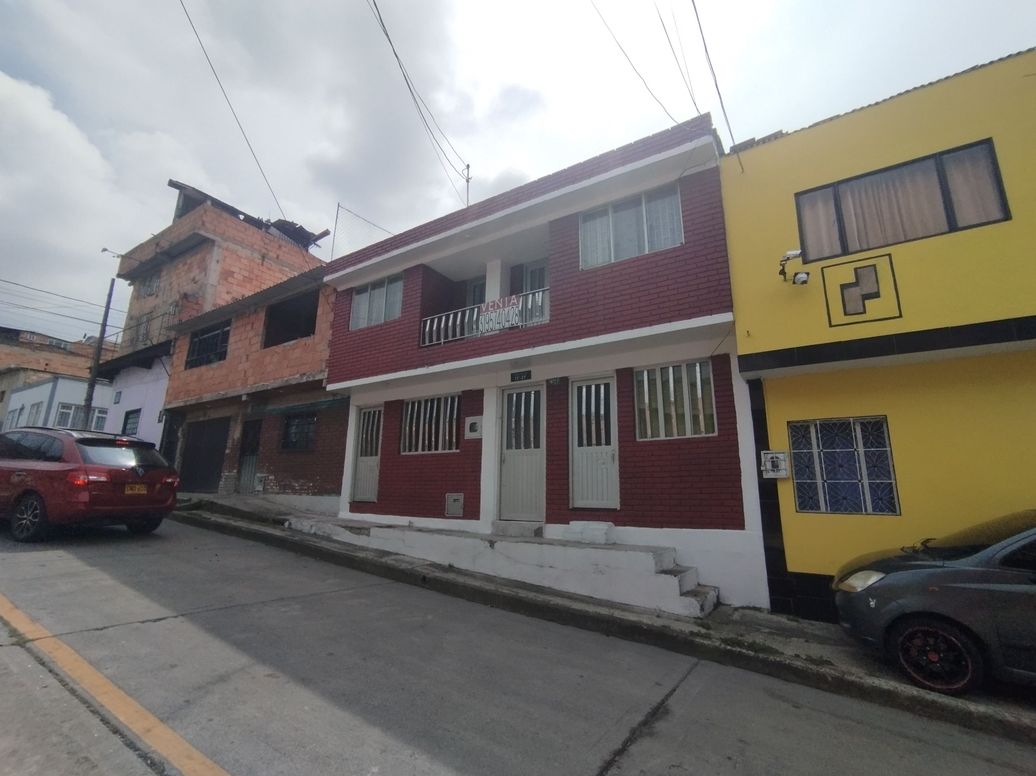 Casa de 4 alcobas en venta en Republica De Canada, Bogotá, 256 m² · foto 2 de 19