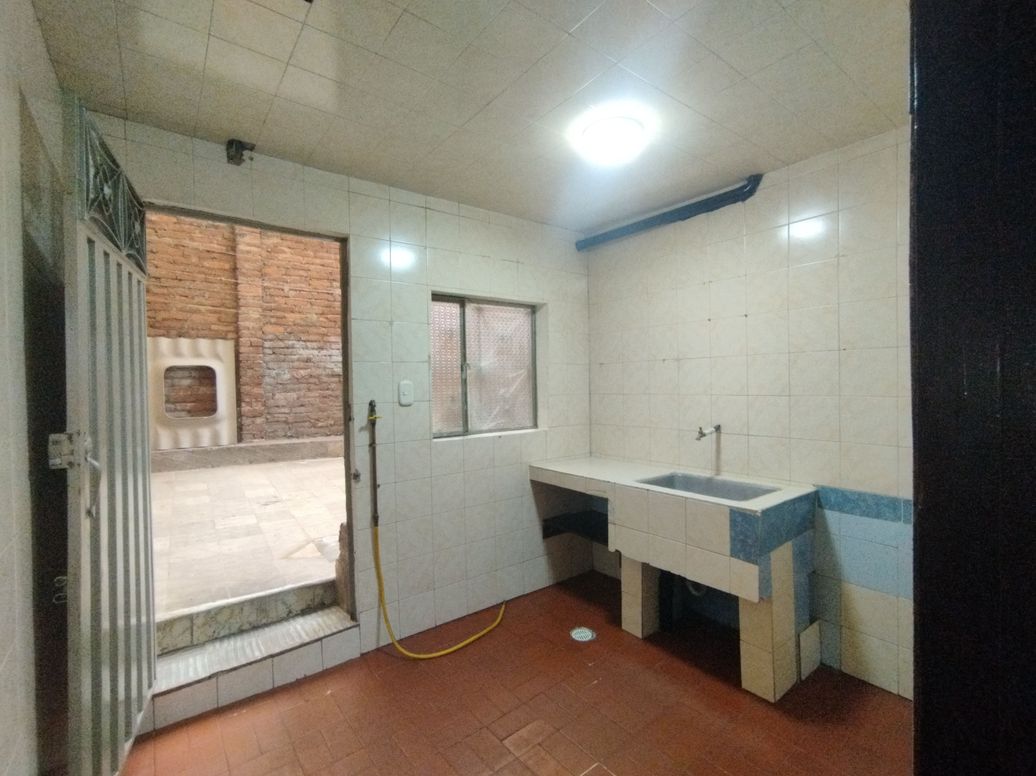Casa de 4 alcobas en venta en Republica De Canada, Bogotá, 256 m² · foto 3 de 19