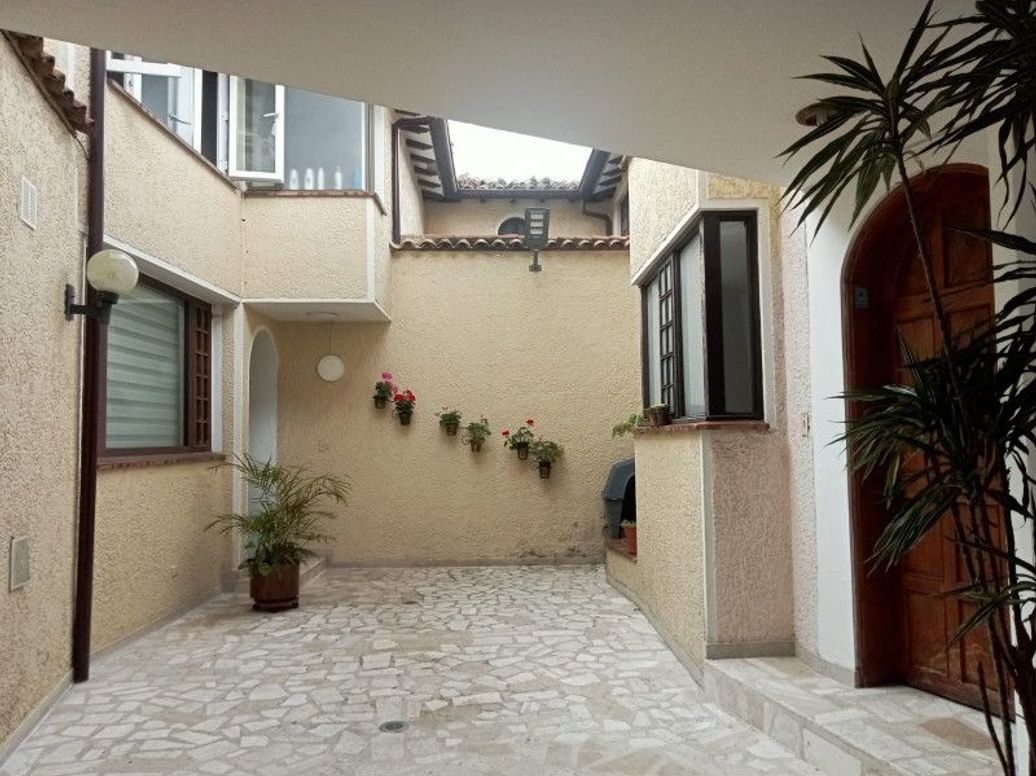 Casa de 3 alcobas en venta en Bella Suiza, Bogotá, 243 m² · foto 3 de 20
