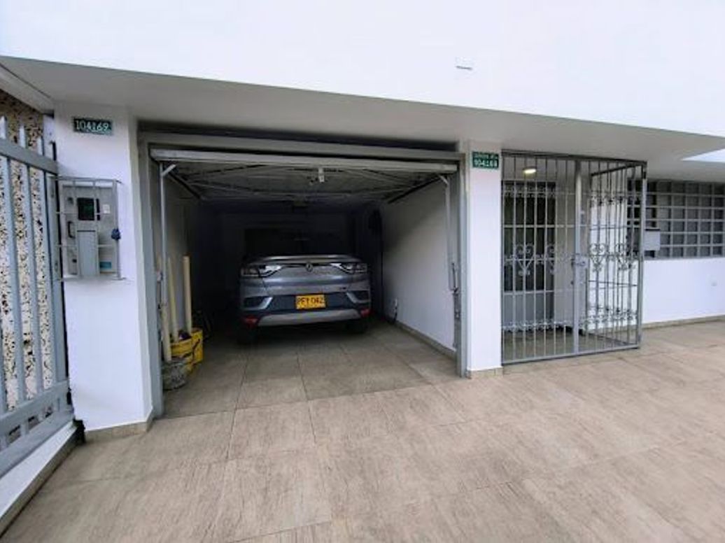 Casa de 5 alcobas en venta en Estoril, Bogotá, 320 m² · foto 2 de 20