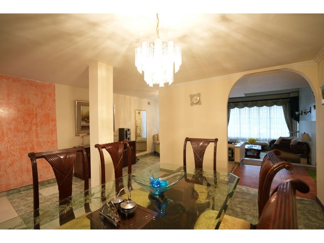Casa de 4 alcobas en venta en Cedritos, Bogotá, 250 m² · foto 2 de 20