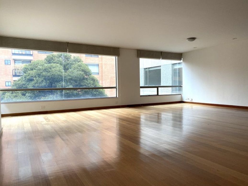 Apartamento de 4 alcobas en venta en La Cabrera, Bogotá, 256 m² · foto 2 de 19