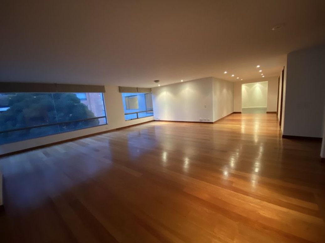 Apartamento de 4 alcobas en venta en La Cabrera, Bogotá, 256 m² · foto 4 de 19