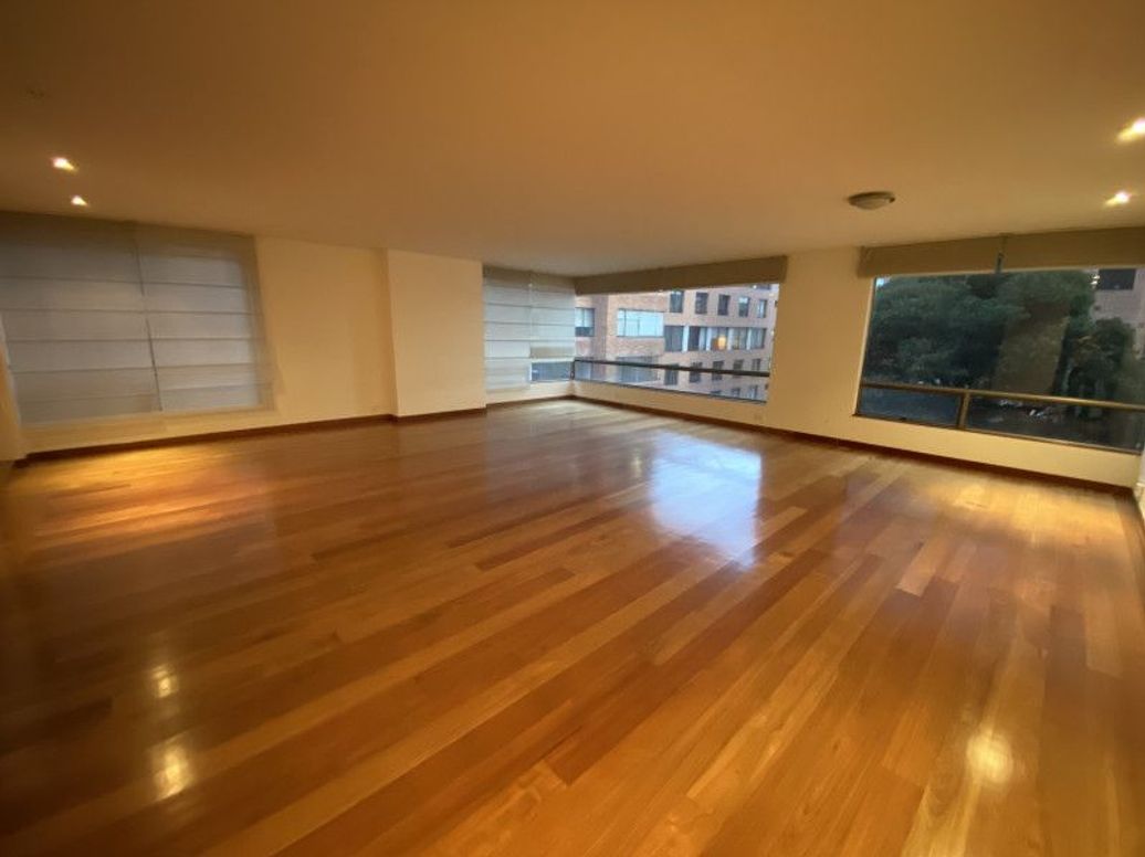 Apartamento de 4 alcobas en venta en La Cabrera, Bogotá, 256 m² · foto 3 de 19