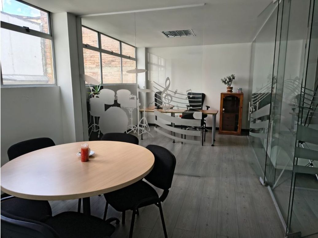 Casa de 9 alcobas en venta en San Luis, Bogotá, 439 m² · foto 11 de 15