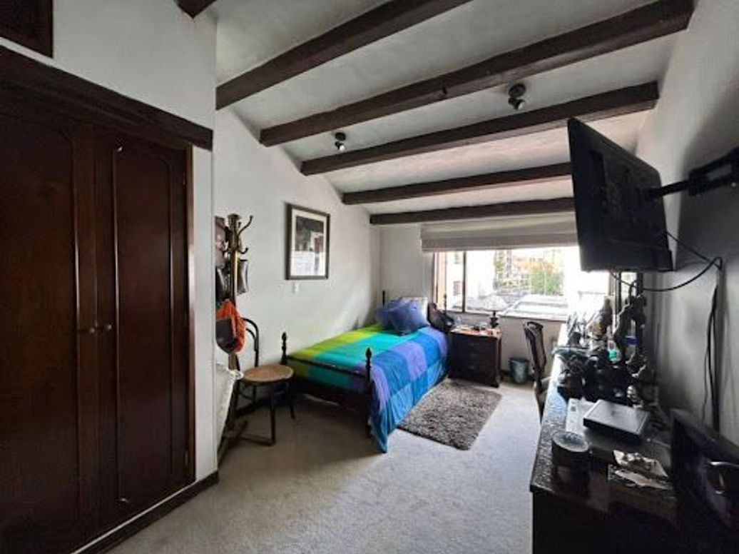 Casa de 5 alcobas en venta en Santa Barbara Central, Bogotá, 273 m² · foto 8 de 20