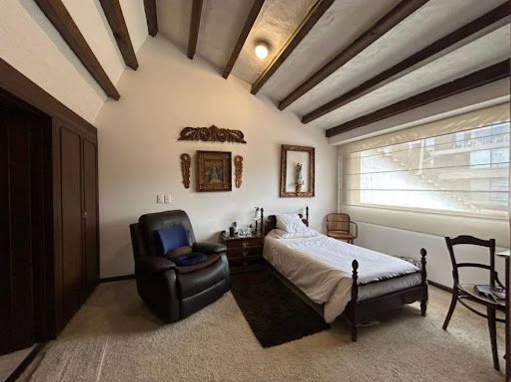 Casa de 5 alcobas en venta en Santa Barbara Central, Bogotá, 273 m² · foto 4 de 20