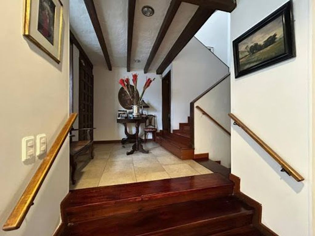 Casa de 5 alcobas en venta en Santa Barbara Central, Bogotá, 273 m² · foto 18 de 20
