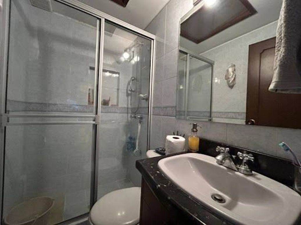 Casa de 5 alcobas en venta en Santa Barbara Central, Bogotá, 273 m² · foto 13 de 20