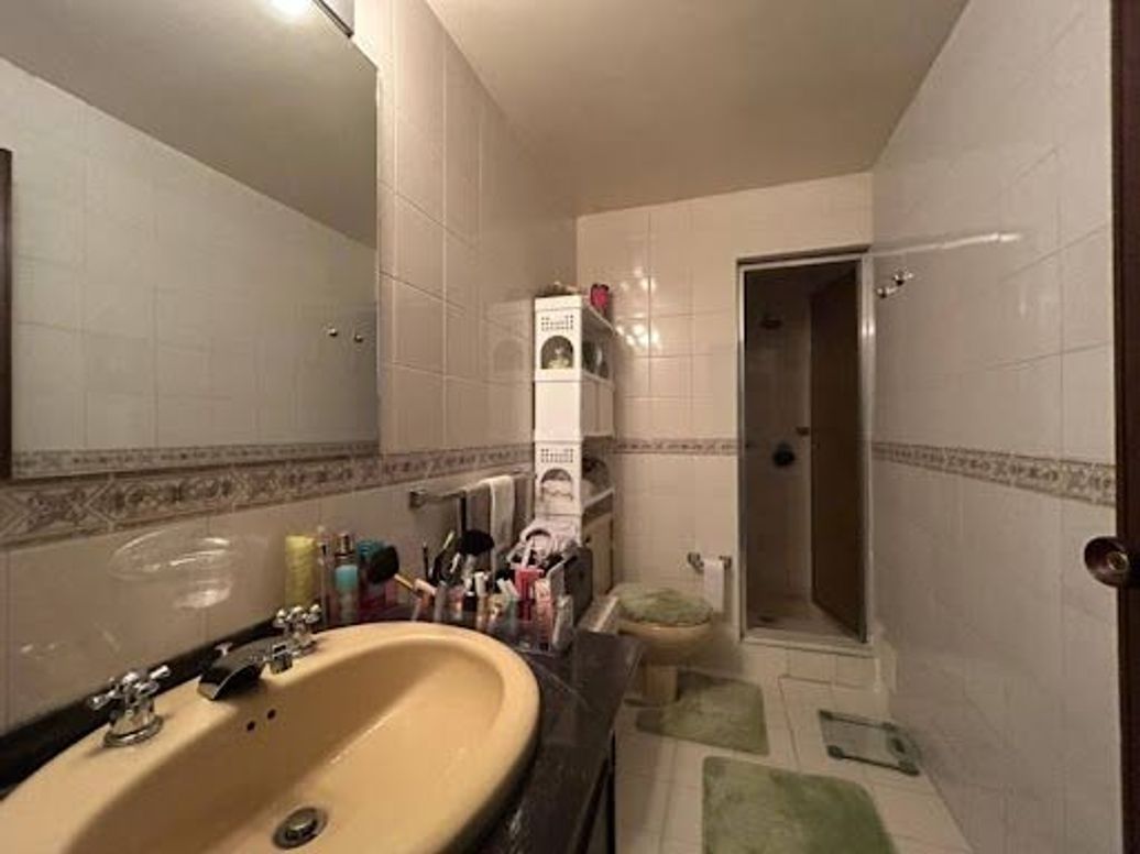 Casa de 5 alcobas en venta en Santa Barbara Central, Bogotá, 273 m² · foto 16 de 20