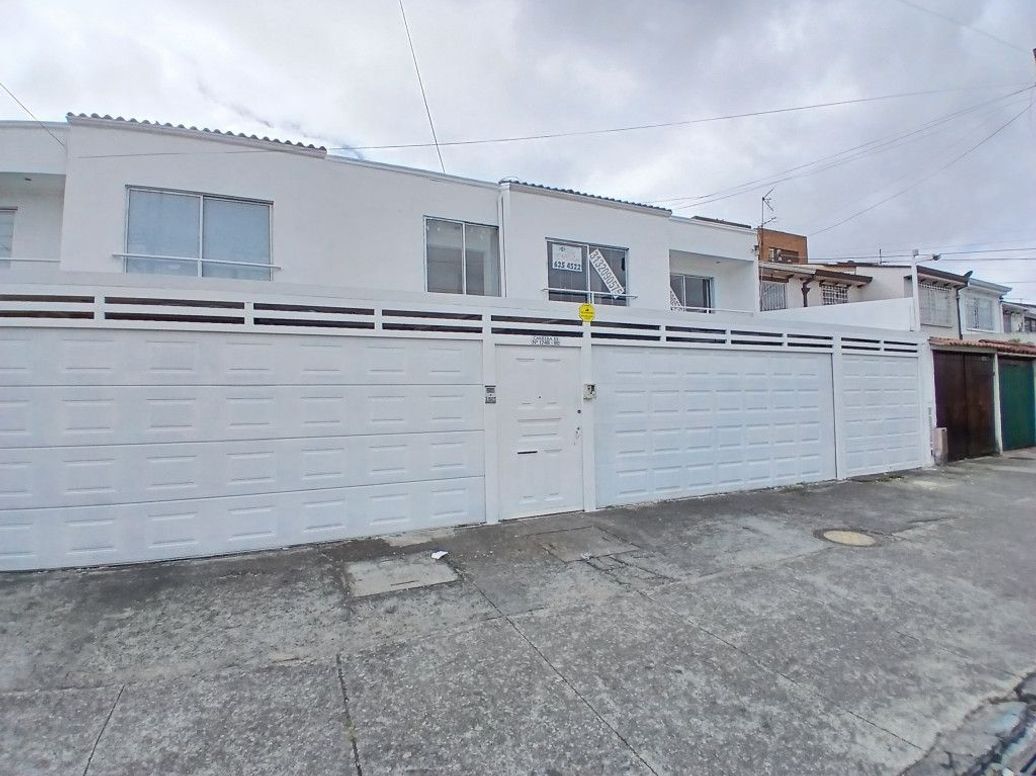 Casa de 5 alcobas en venta en Villa Del Prado, Bogotá, 220 m² · foto 2 de 20