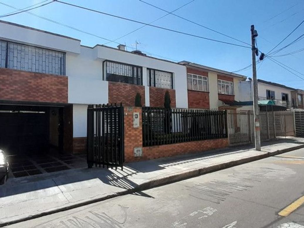 Casa de 4 alcobas en venta en Normandía, Bogotá, 556 m² · foto 2 de 20