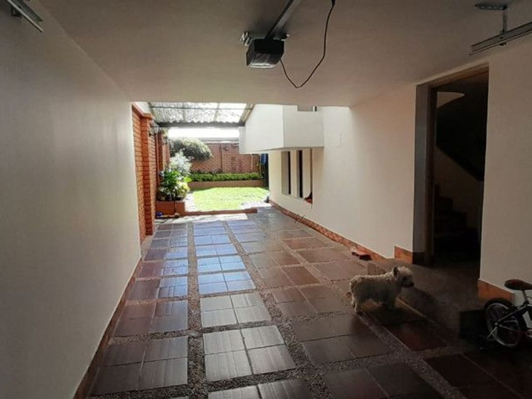 Casa de 4 alcobas en venta en Normandía, Bogotá, 556 m² · foto 4 de 20