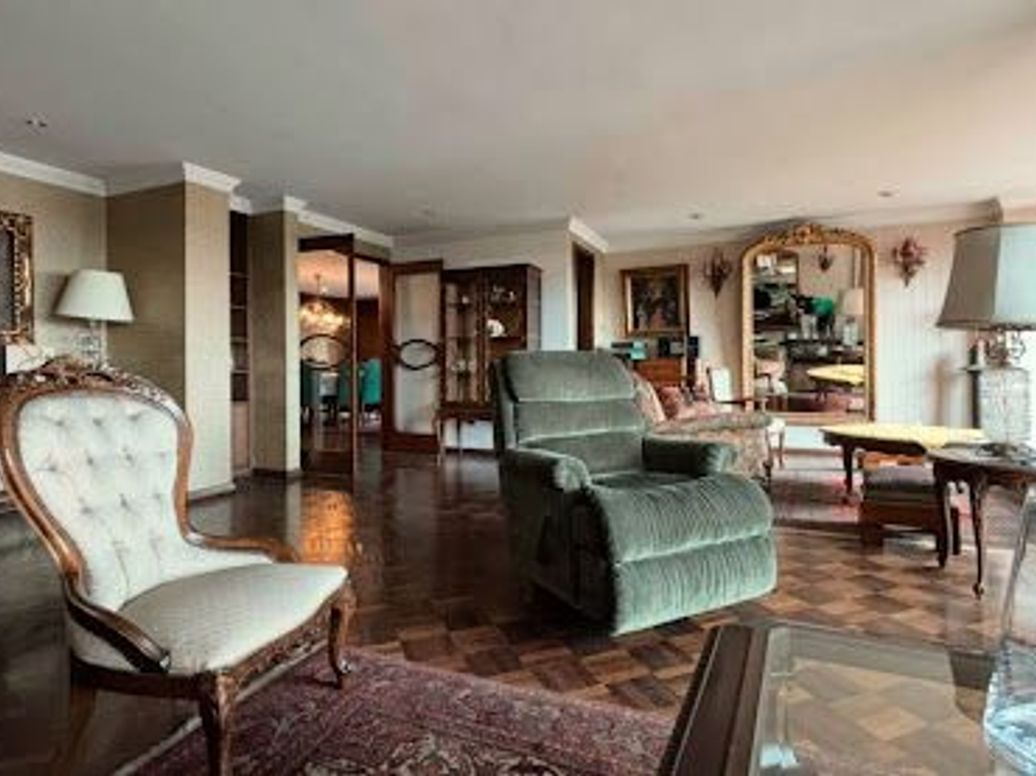 Apartamento de 3 alcobas en venta en Los Rosales, Bogotá, 240 m² · foto 2 de 20