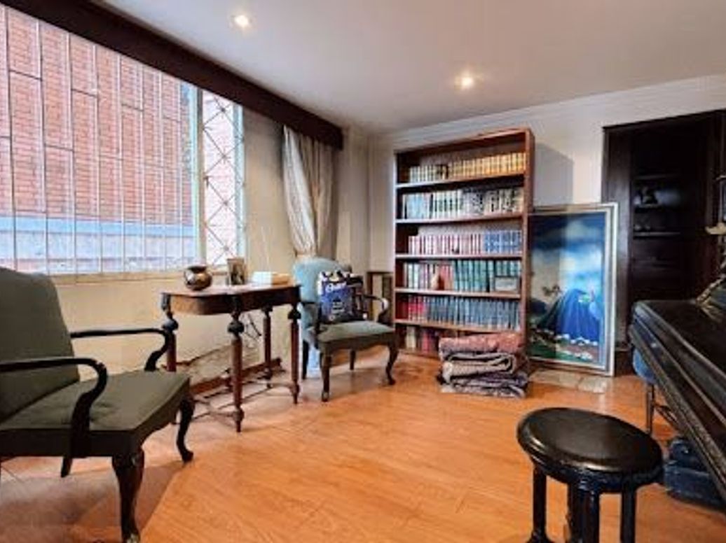 Apartamento de 3 alcobas en venta en Los Rosales, Bogotá, 240 m² · foto 19 de 20