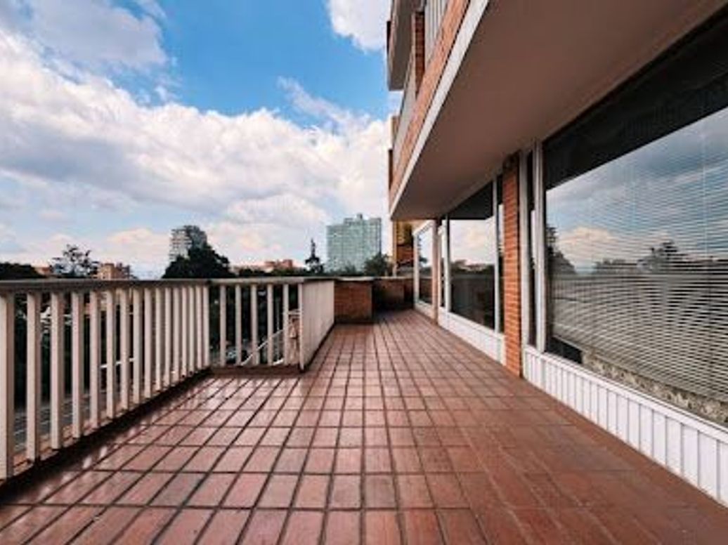 Apartamento de 3 alcobas en venta en Los Rosales, Bogotá, 240 m² · foto 12 de 20