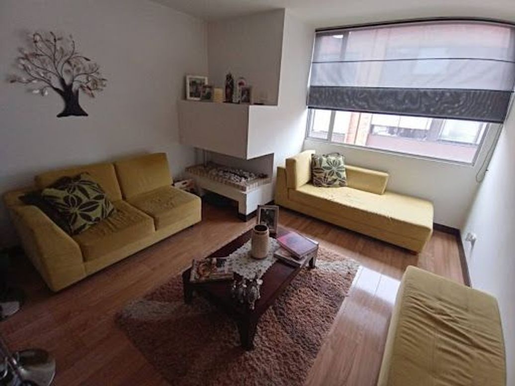 Apartamento de 3 alcobas en venta en La Carolina, Bogotá, 111 m² · foto 2 de 18
