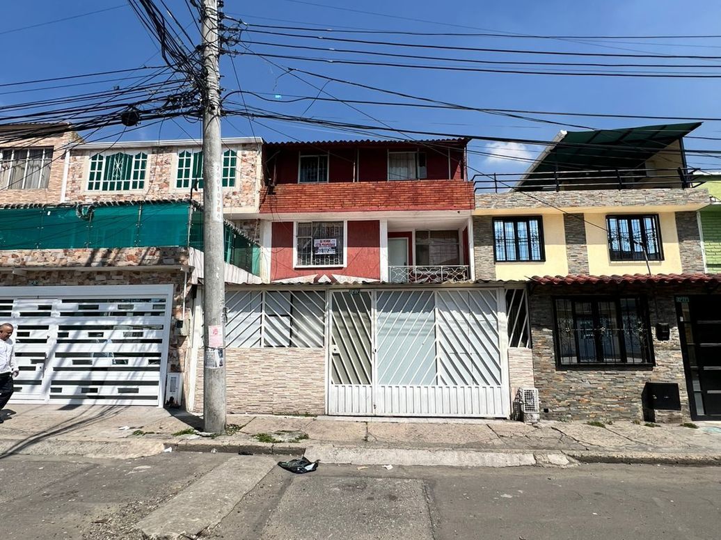 Casa de 6 alcobas en venta en Quiroga Central, Bogotá, 326 m² · foto 2 de 19