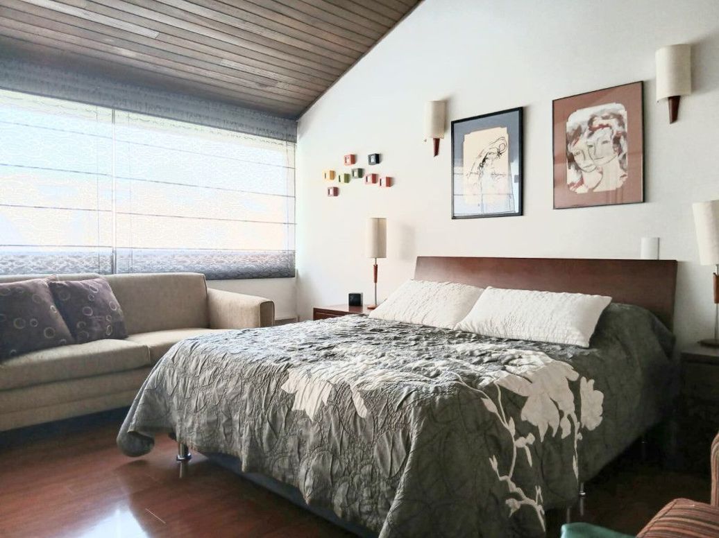 Casa de 3 alcobas en venta en Santa Barbara Central, Bogotá, 322 m² · foto 3 de 12