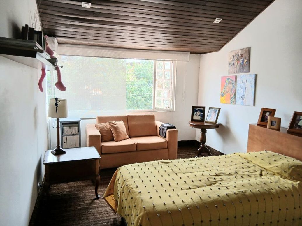 Casa de 3 alcobas en venta en Santa Barbara Central, Bogotá, 322 m² · foto 4 de 12