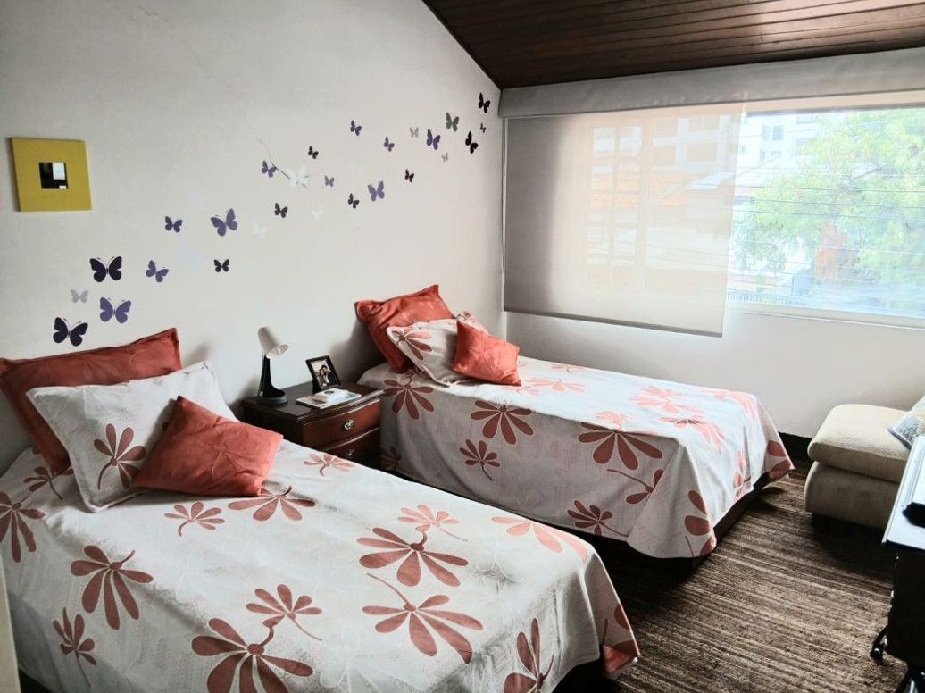 Casa de 3 alcobas en venta en Santa Barbara Central, Bogotá, 322 m² · foto 5 de 12