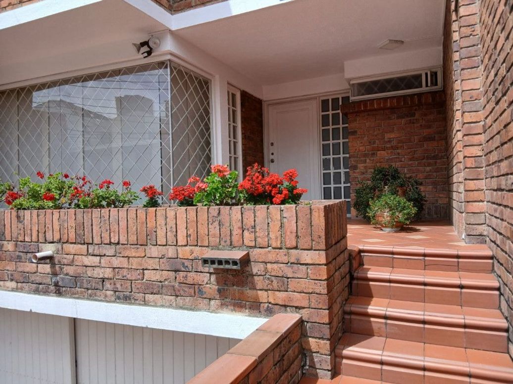 Casa de 3 alcobas en venta en Santa Barbara Central, Bogotá, 322 m² · foto 11 de 12