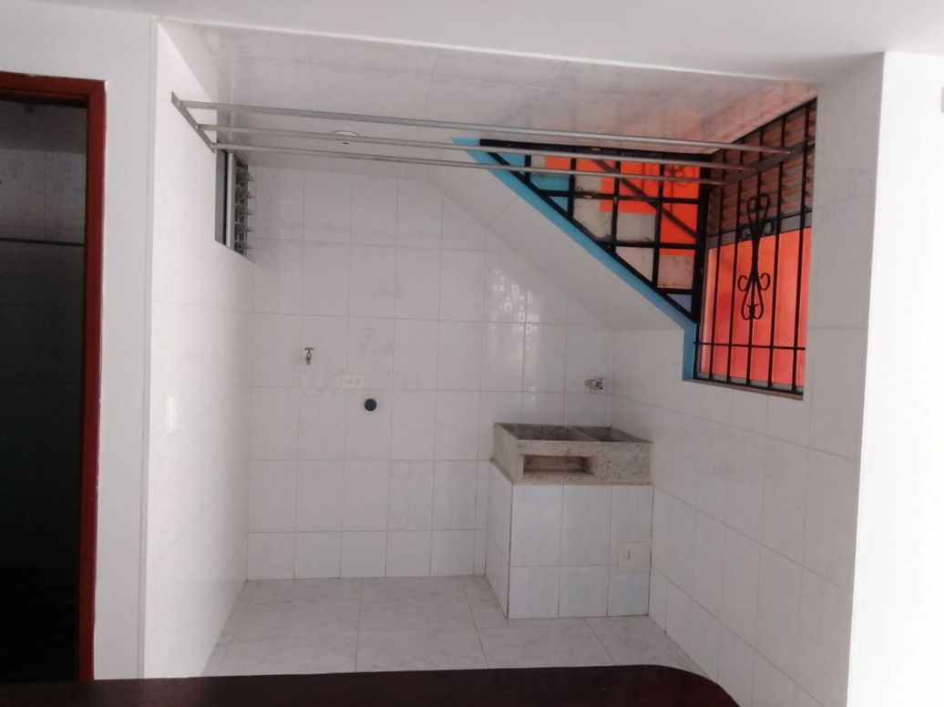 Casa de 6 alcobas en venta en Santa Cecilia, Bogotá, 288 m² · foto 7 de 20