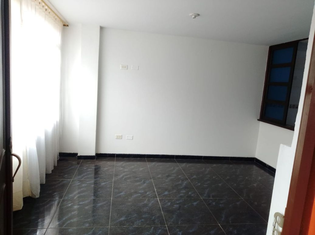 Casa de 6 alcobas en venta en Santa Cecilia, Bogotá, 288 m² · foto 4 de 20