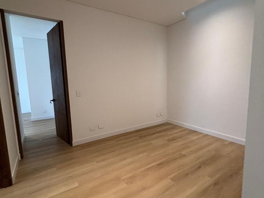 Apartamento de 3 alcobas en venta en Santa Barbara Occidental, Bogotá, 170 m² · foto 14 de 20