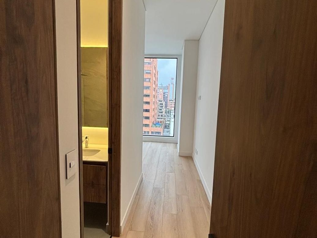 Apartamento de 3 alcobas en venta en Santa Barbara Occidental, Bogotá, 170 m² · foto 16 de 20