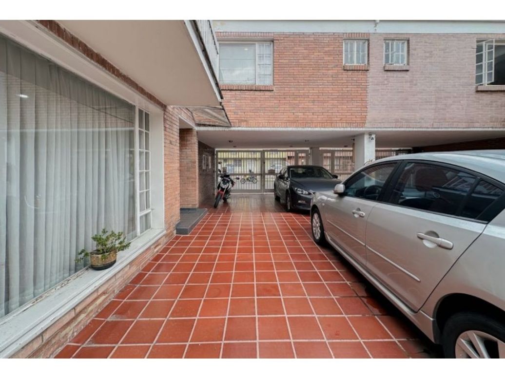Casa de 3 alcobas en venta en Cedro Golf, Bogotá, 147 m² · foto 3 de 5