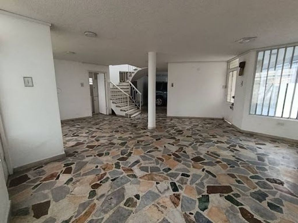 Casa de 7 alcobas en venta en Normandía, Bogotá, 330 m² · foto 6 de 20
