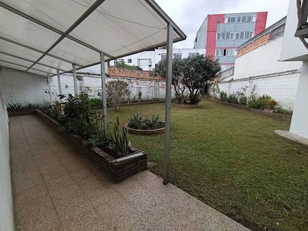 Casa de 7 alcobas en venta en Normandía, Bogotá, 330 m² · foto 14 de 20
