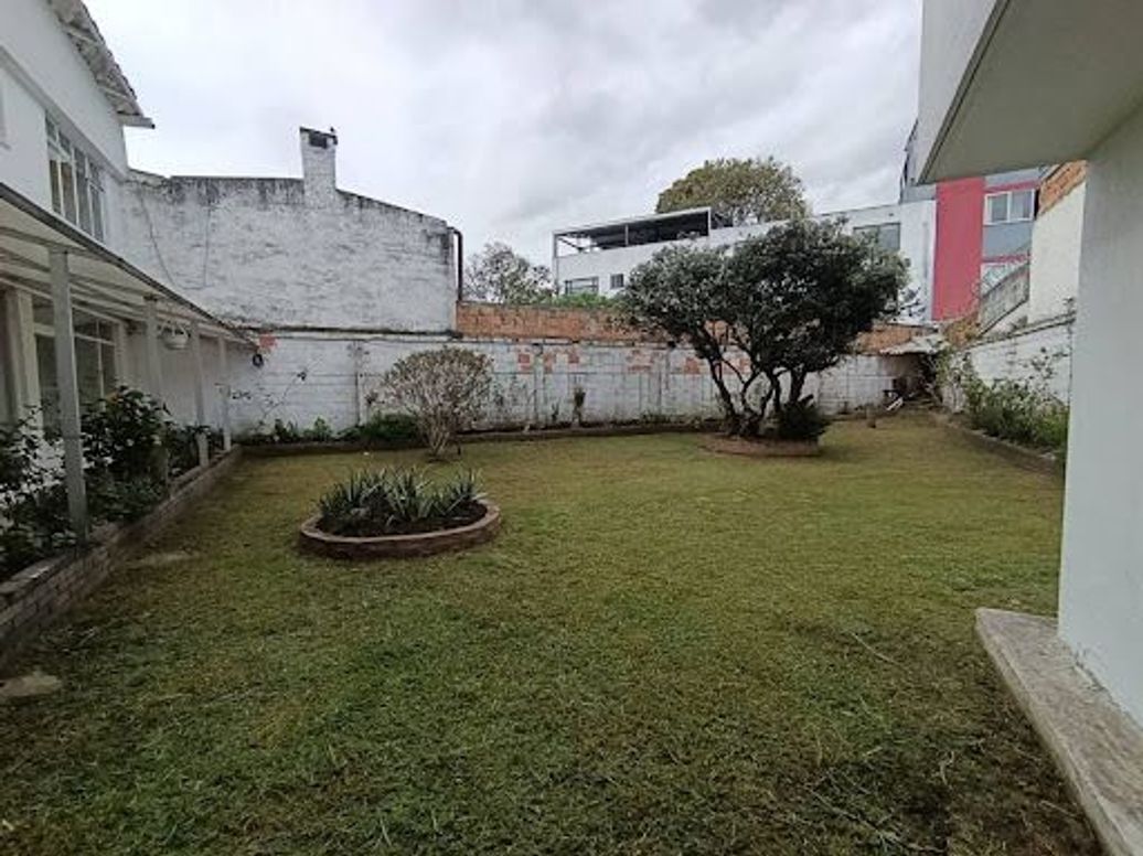Casa de 7 alcobas en venta en Normandía, Bogotá, 330 m² · foto 15 de 20