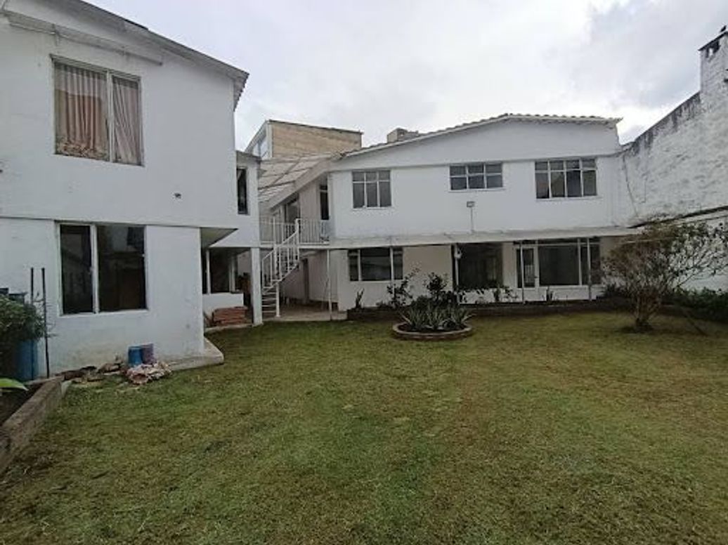 Casa de 7 alcobas en venta en Normandía, Bogotá, 330 m² · foto 16 de 20